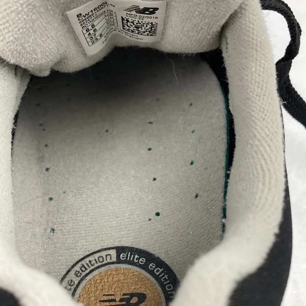 New Balance Women’s Abzorb Black and Gold Sneakers sz 6.5